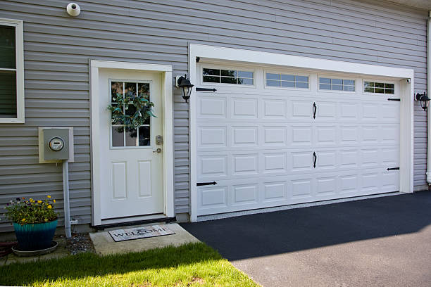 24/7 Emergency Garage Door Panel Replacement experts in Wathena, KS
